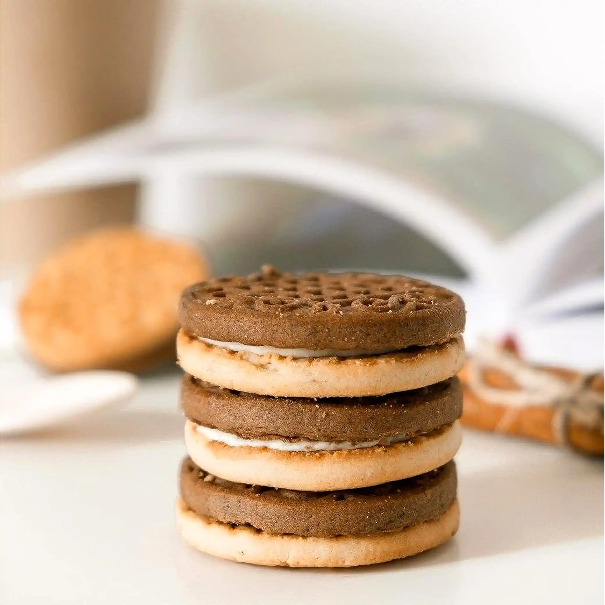 Sendvičové sušenky „Yin–Yang“ 143 g / 42 ks